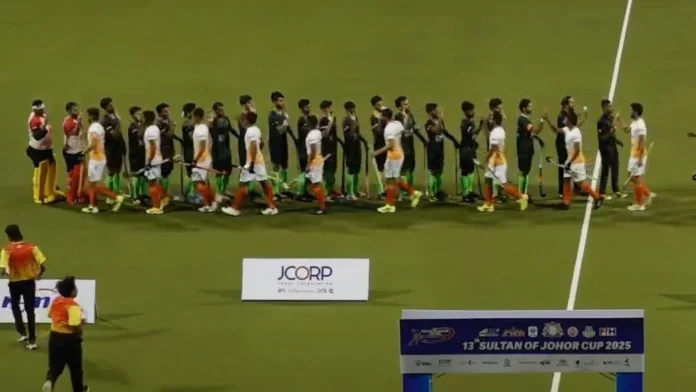 indian-players-shake-hands-with-the-pakistani-team
