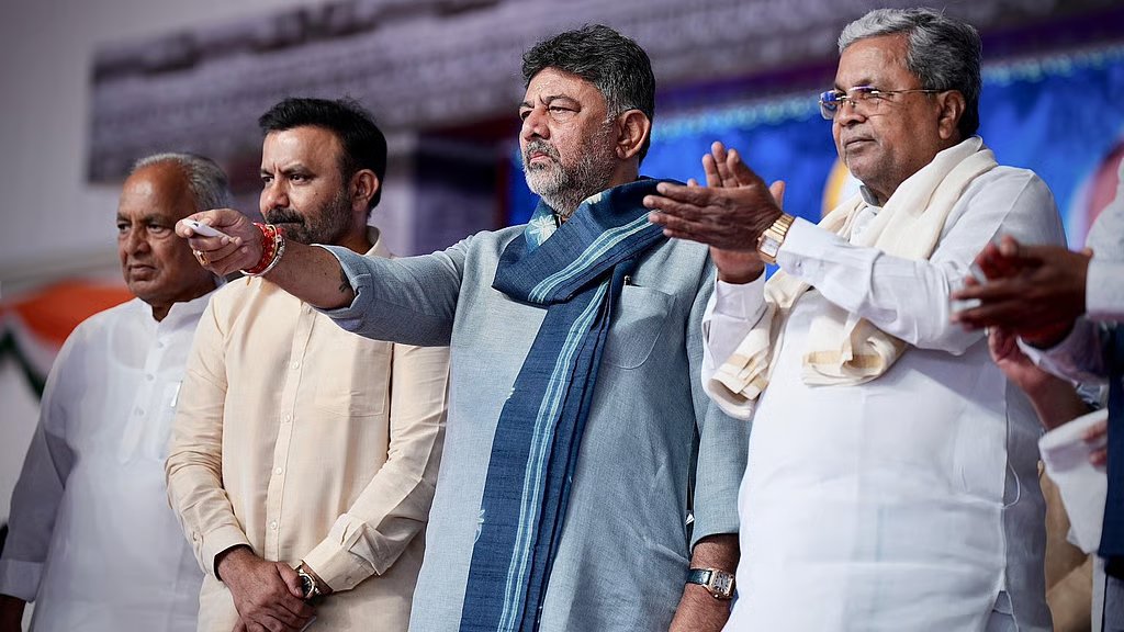 ಅಕ್ಕ ಪಕ್ಕ ಕುಳಿತರೂ ಮಾತನಾಡದ ಸಿದ್ದು-ಡಿಕೆಶಿ..!
