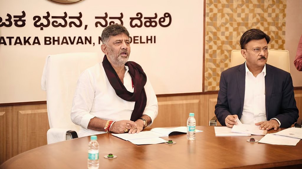 ರಾಜ್ಯದಲ್ಲಿ ನಾಯಕತ್ವ ಬದಲಾವಣೆ ಚರ್ಚೆ ನಡುವೆ ‘ದೆಹಲಿಗೆ’ ಆಗಮಿಸಿದ ಡಿಸಿಎಂ ಡಿಕೆ ಶಿವಕುಮಾರ್
