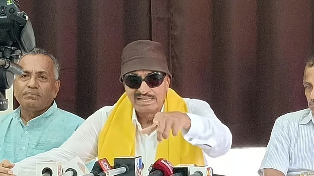 ಸಿಎಂ ಸ್ಥಾನದಿಂದ ಸಿದ್ದು ಕೆಳಗಿಳಿಸುವ ಪ್ರಯತ್ನ- ವಾಟಾಳ್ ನಾಗರಾಜ್