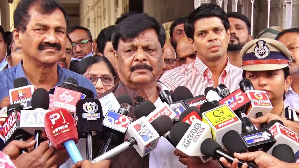ಮೈಸೂರು ಅರಮನೆ ಮುಂಭಾಗ ಸಿಲಿಂಡರಿನ​ ತಾಪ ಹೆಚ್ಚಾಗಿ ಸ್ಫೋಟ