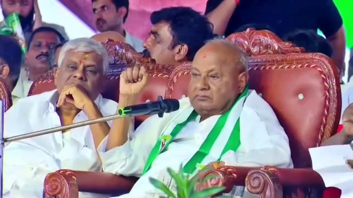 ರೇವಣ್ಣ ಕುಟುಂಬ ಮುಗಿಸಲೇಬೇಕೆಂದು SITಗೆ ಕೆಲವರು ಉಡುಗೊರೆ ಕೊಟ್ಟಿದ್ದಾರೆ