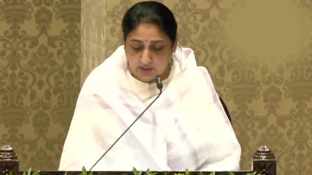 ಉಪಮುಖ್ಯಮಂತ್ರಿಯಾಗಿ ಪ್ರಮಾಣ ವಚನ ಸ್ವೀಕರಿಸಿದ ಸುನೇತ್ರಾ ಪವಾರ್