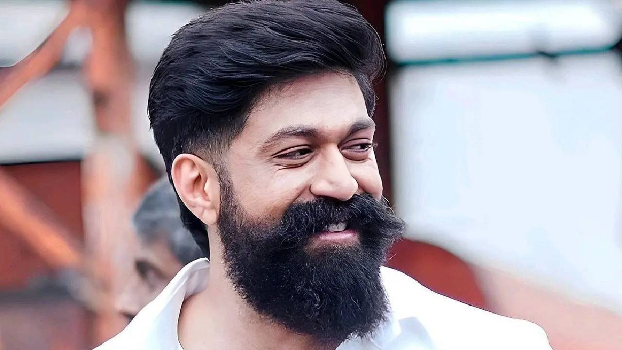 ಇಂದು ರಾಕಿಂಗ್ ಸ್ಟಾರ್ ಯಶ್​ ಅವರ ಹುಟ್ಟುಹಬ್ಬ: ಅಭಿಮಾನಿಗಳಿಗೆ ಕೊಟ್ಟ ಸಂದೇಶ ಏನು?