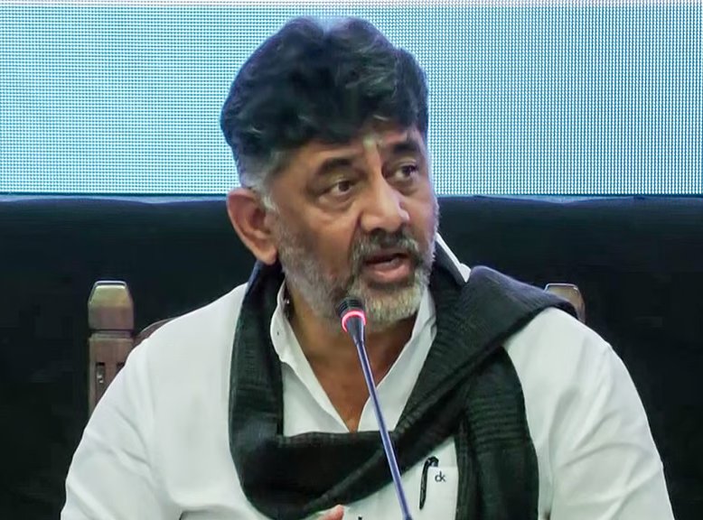 ದೆಹಲಿಗೆ ಹಾರಿದ ‘ಕೈ’ ಶಾಸಕರಿಗೆ ಡಿ.ಕೆ ಶಿವಕುಮಾರ್ ಖಡಕ್ ಎಚ್ಚರಿಕೆ!