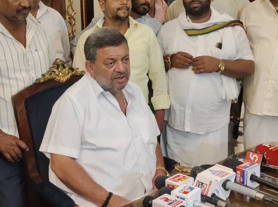 ಕಾಂಗ್ರೆಸ್ ಪಕ್ಷದ ಅನ್ನ ತಿಂದ ಮೇಲೆ ಕೆಲಸ ಮಾಡಬೇಕಿತ್ತು: ಜಬ್ಬಾರ್​ ವಿರುದ್ಧ ಸಚಿವ ಮಲ್ಲಿಕಾರ್ಜುನ್ ಕಿಡಿ