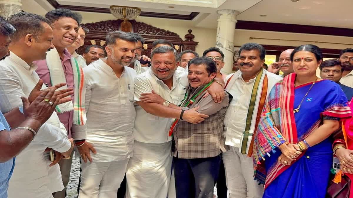 ಎಸ್.ಎಸ್.ಮಲ್ಲಿಕಾರ್ಜುನ ಅವರ ನಿವಾಸಕ್ಕೆ ಭೇಟಿ ನೀಡಿದ ಜಮೀರ್​​​​​​ ಅಹ್ಮದ್​​​​​ ಖಾನ್