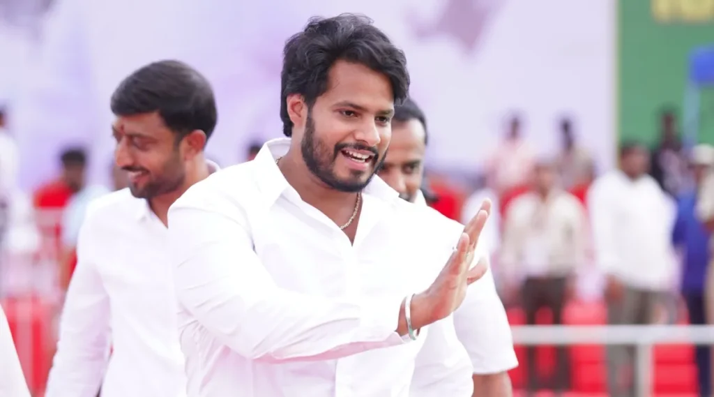ಬಿ. ನಾಗೇಂದ್ರ ಸಂಪುಟಕ್ಕೆ ಯಾಕೆ?: ಸರ್ಕಾರದ ವಿರುದ್ಧ ನಿಖಿಲ್ ಕುಮಾರಸ್ವಾಮಿ, ರವಿಕುಮಾರ್ ಆಕ್ರೋಶ nikhil kumaraswamy